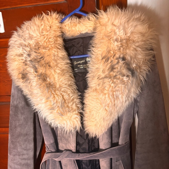 vintage 70s suede and shearling trimmed belted coat - Picture 4 of 6